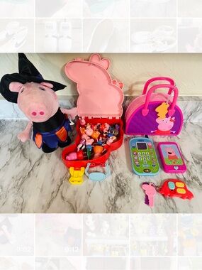 Walking Talking Peppa Pig Playset with Figures, 2 phones and keys with case.